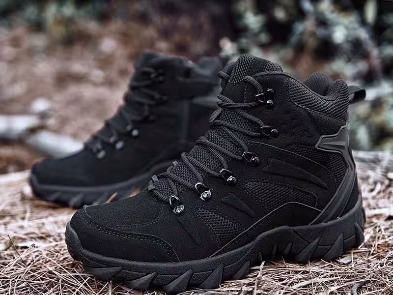 This ia a black tactical boots