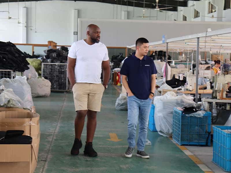 SONICE customers visited the factory.